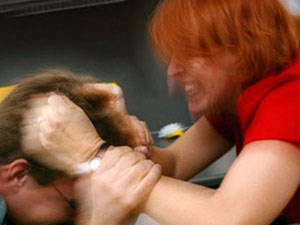 Trabzon'da kadın eşini darp etti