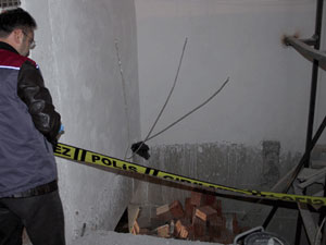 Asansör boşluğuna düştü!