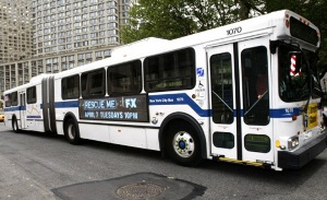 Besmele çeken çocuk otobüsten atıldı!