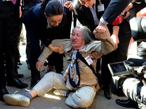 Meclis'te bayıltan eylem