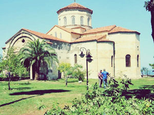 Ayasofya cami değil!