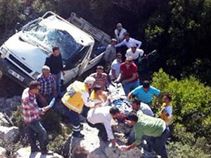 Bodrum’da Çeyiz Yolunda Feci Kaza: Kamyonet 30 Metrelik Uçuruma Yuvarlandı