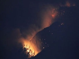 Saatlerdir söndürülemeyen yangın!...