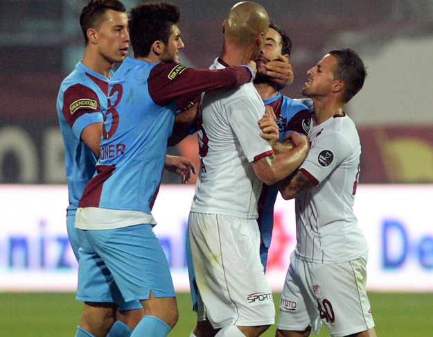 Sahaya giren taraftar serbest