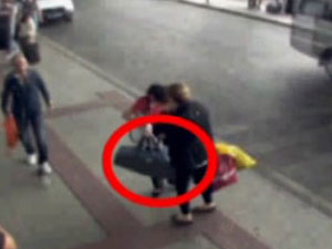 Bebeğini böyle sattı!