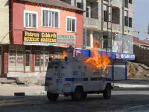 Polislere Silahlı ve Bombalı Saldırı