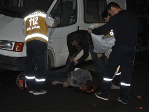 Kamyonetin kasasından düşen işçi öldü