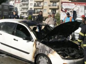 Seyir halindeki otomobil yandı