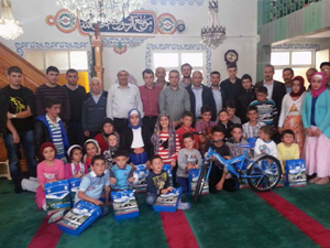 Belediye Gençlik meclisinden öğrencilere hediye