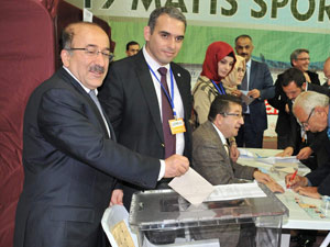 Gümrükçüoğlu'ndan Özak'a destek!