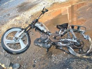 Baba ile kızını yaşıyan motor alev topuna döndü