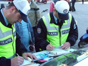 Trafik cezaları cep telefonlarına gönderilecek