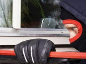 Banka soydu,halk otobüsüyle kaçtı