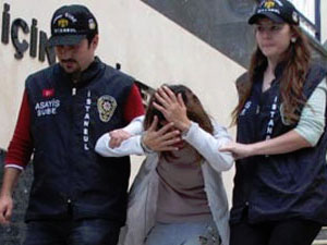 Eve neden geç geldin diyen ağabeyini...