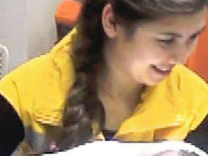 Bebeğini doğurup sokağa attı