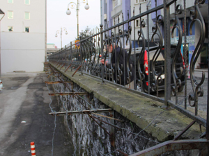 Rize'de okulda dikenli telli güvenlik