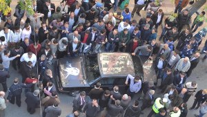 Atatürk'ü sökmeye polisin bile gücü yetmedi!