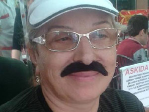 Trabzon'da CHP'li adaydan "bıyıklı" protesto!