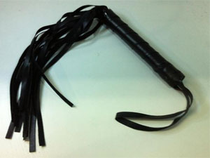 Mağarada kırbaçlı işkence!