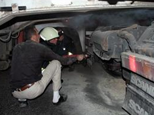 Kömür Yüklü Tır Yangını Ucuz Atlatıldı