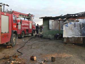 Devrilen soba evi kül etti