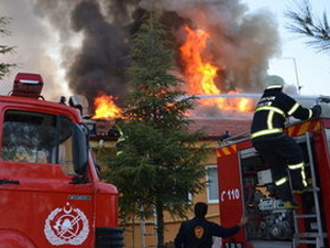 Öğrenci yurdunda yangın paniği!