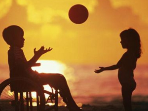 Araklı'da engellilere yardım