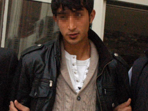 Annesini döven ağabeyini öldürdü