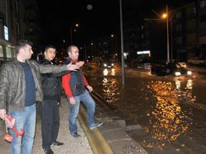 Şiddetli yağış hayatı felç etti