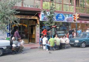 Yol Üstünde Çay Keyfi