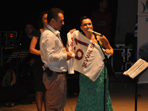 Ünlü sanatcı Şevval Sam Trabzon’u salladı