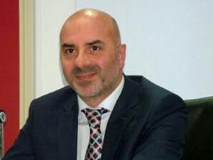 Saral: "Maça gelmeyen ütü yapsın, cam silsin!"