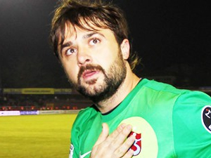 Onur'dan taraftara çağrı