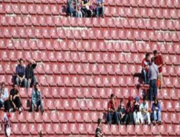 Avni Aker'de taraftar hüsranı!