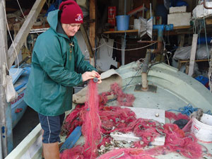 Ekmeğini denizden çıkaran kadın