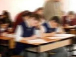 Öğrencisi öğretmeninin burnunu kırdı