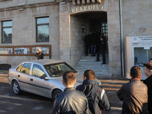 Giresun'da belediye önünde arabalı eylem