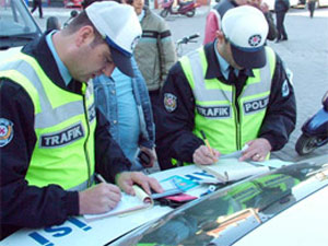 Trafikte herkes polis olabilecek