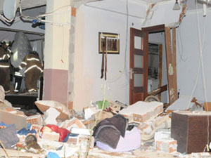 Doğalgaz bomba gibi patladı 5 kişi yaralandı!