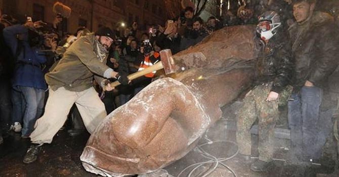 Lenin'e protestocu şoku