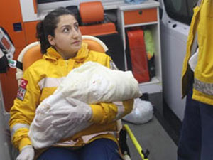 Şüpheli paketten bebek çıktı