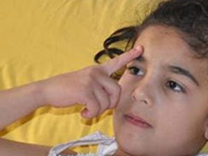 Öğretmeni kafatasını çatlattı