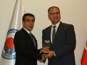 Ayhan Pala iş, görevliler ise dedikodu peşinde