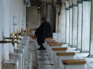 Trabzon'da camide abdest alırken soyuldu