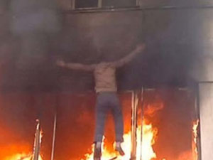 Yangından kurtulmak için 3. kattan atladı