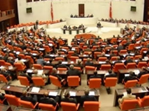 Meclis'te 'kırmızı' protesto