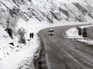 Kapanan köy yolları açılıyor