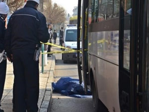 İndiği otobüsün altında kaldı