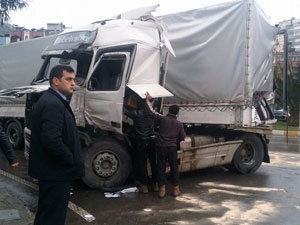 Trabzon'da iki tır çarpıştı