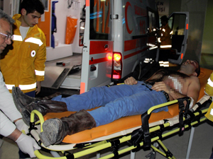 Bıçaklı saldırıya uğrayan genç hastanelik oldu